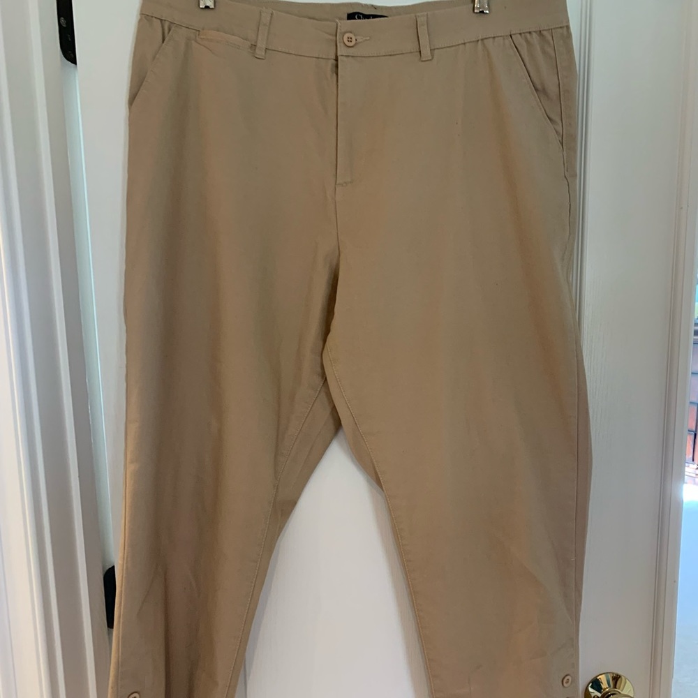 Like new khaki capris